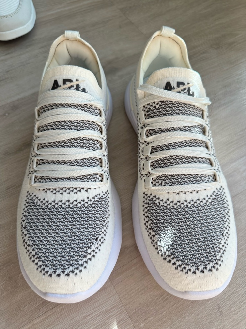 APL TechLoom Breeze sneakers women’s 7